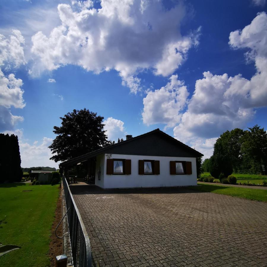 Bb19 Eifel-Ferienhaus Am Moseltal Mit Saunahaus Beuren  Zewnętrze zdjęcie